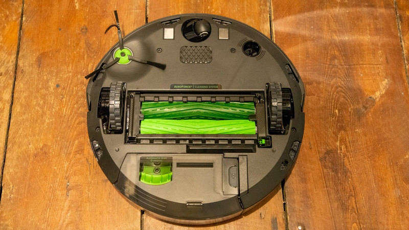 iRobot Roomba j7+ review: Not interested in your cables or your dog's poop