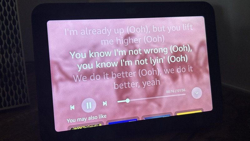 Amazon Echo Show 8 lyrics