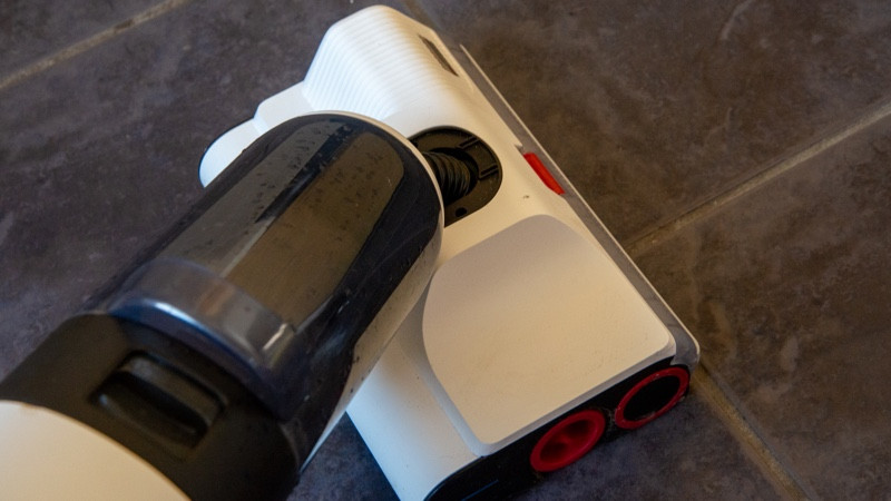 Roborock Dyad review: Vacuum and mop your rooms at the same time