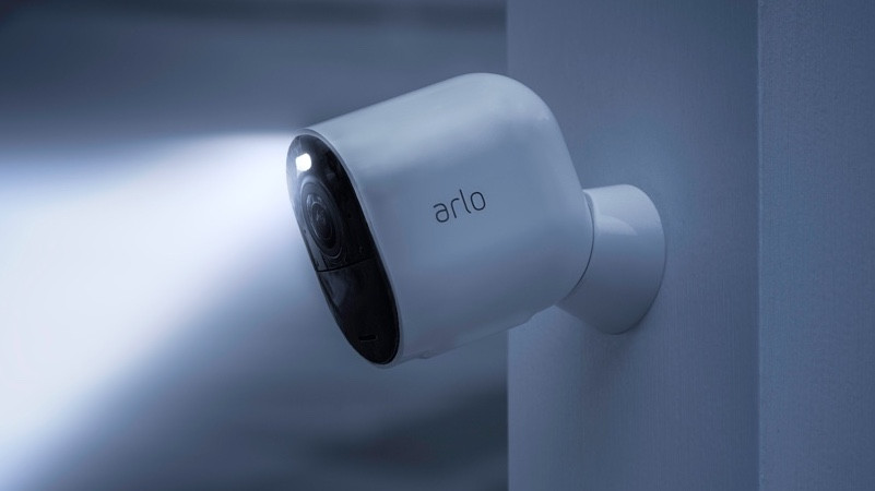Arlo Ultra 2 spotlight wire-free