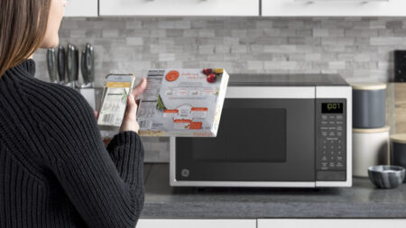 GE's new microwave cooks with a scan