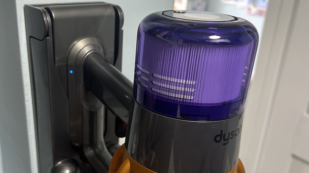 Dyson V15s Detect Submarine charging in dock