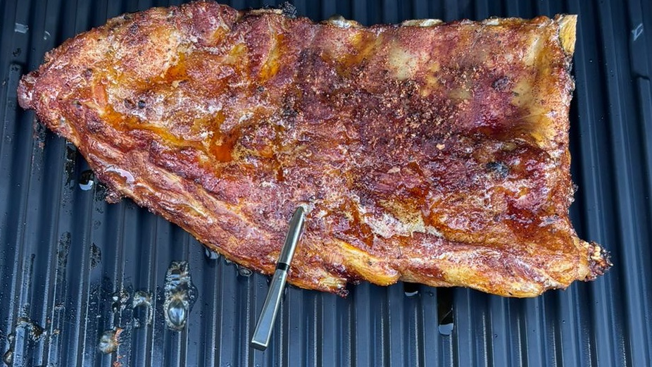 Meater 2 Plus in ribs